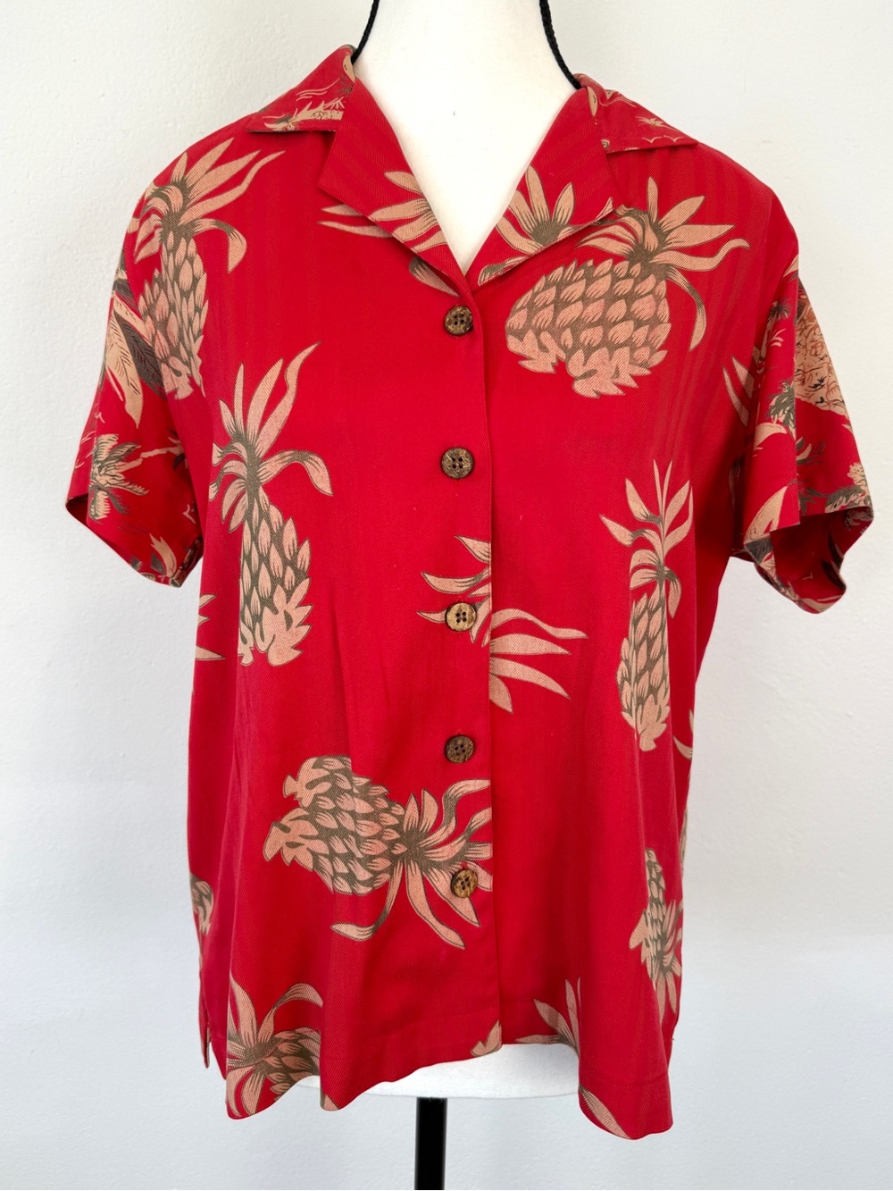 Tommy Bahama Size M Red Pineapple Print Silk Hawaiian Camp Short Sleeve Shirt